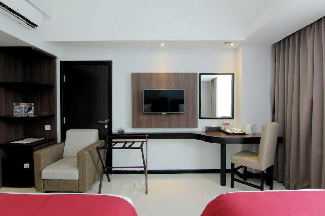 The Sun Hotel Madiun Exterior photo