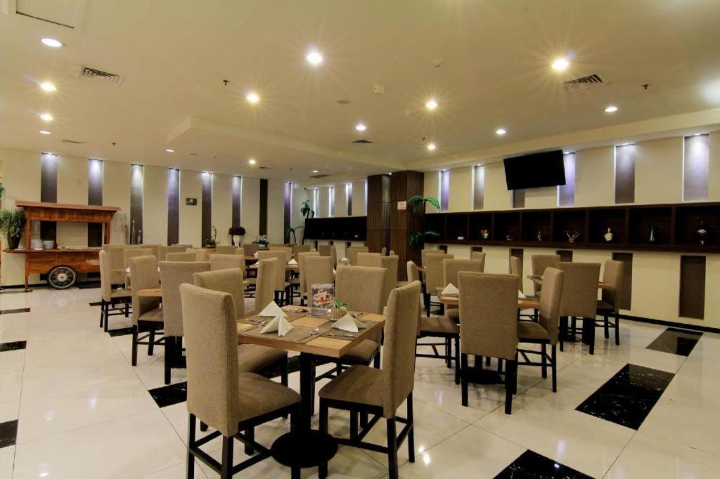 The Sun Hotel Madiun Exterior photo