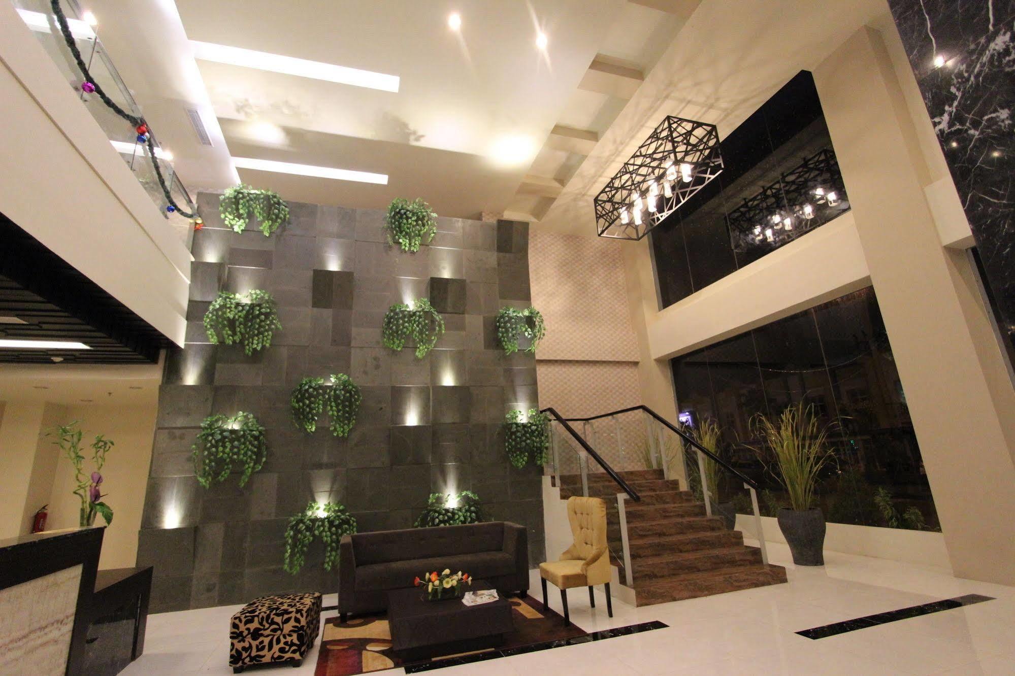 The Sun Hotel Madiun Exterior photo
