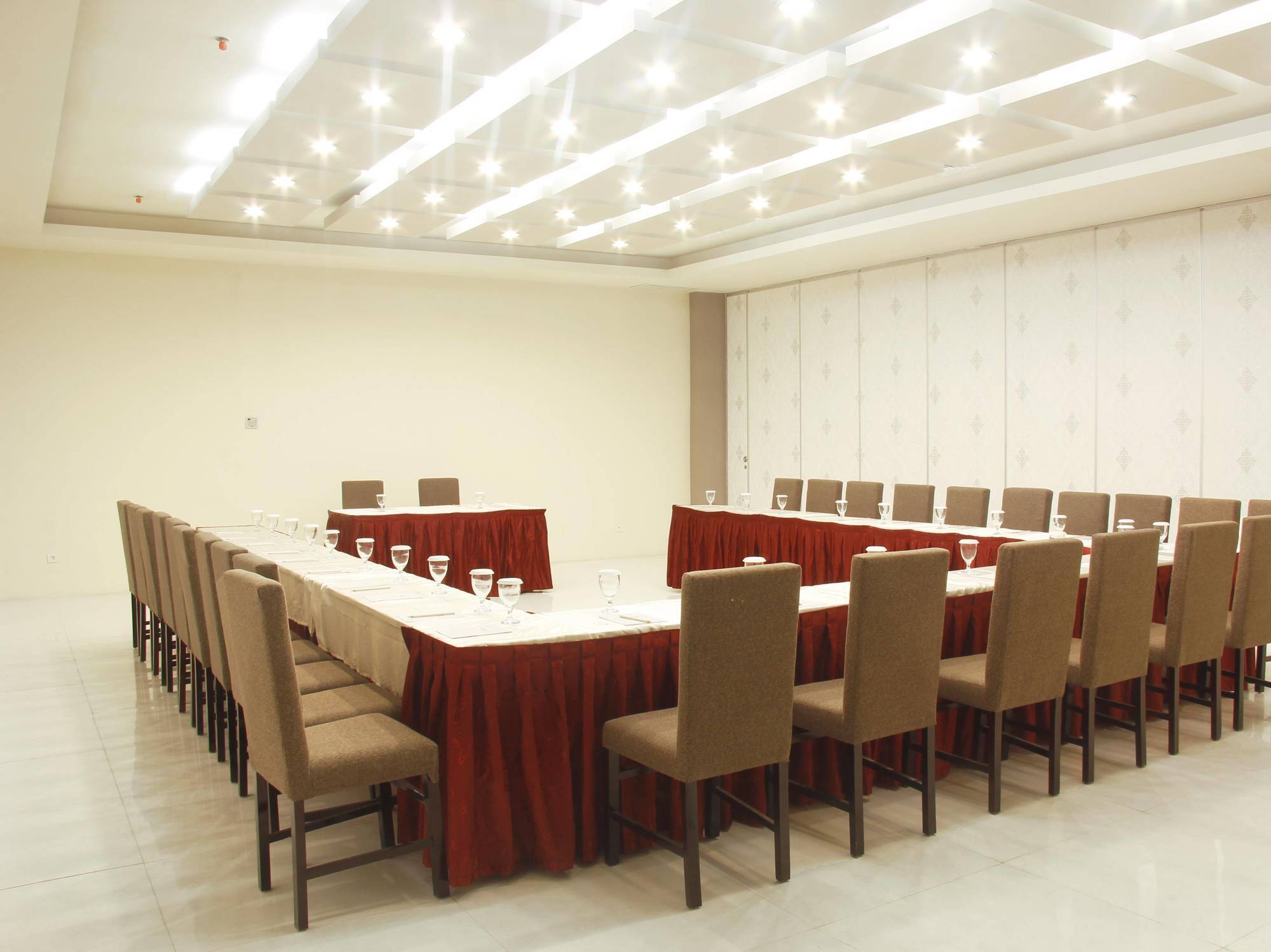 The Sun Hotel Madiun Exterior photo
