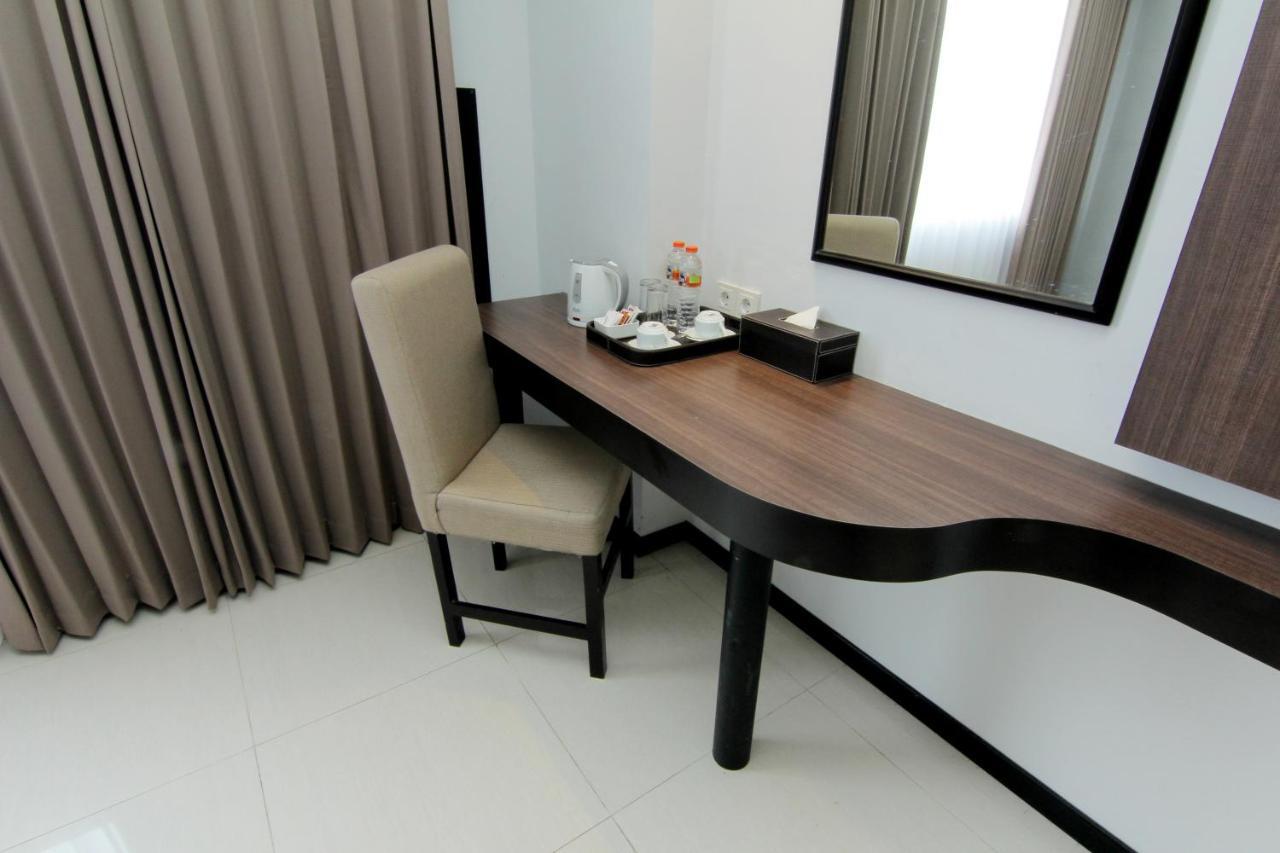 The Sun Hotel Madiun Exterior photo