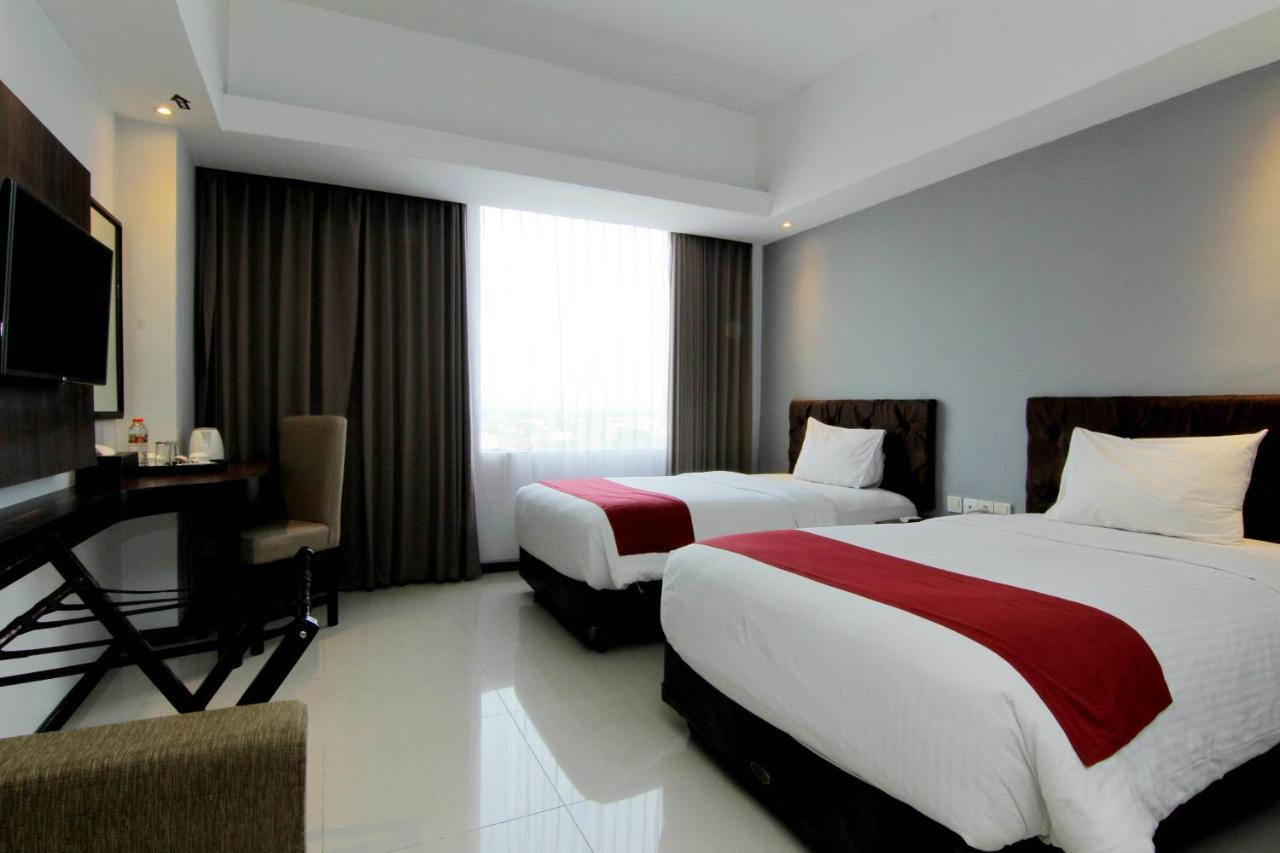 The Sun Hotel Madiun Exterior photo