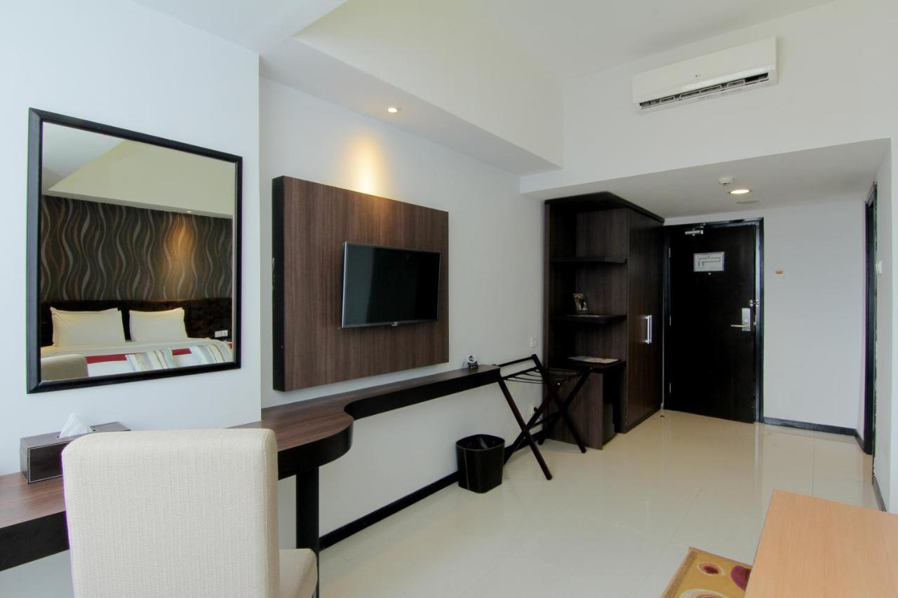 The Sun Hotel Madiun Exterior photo