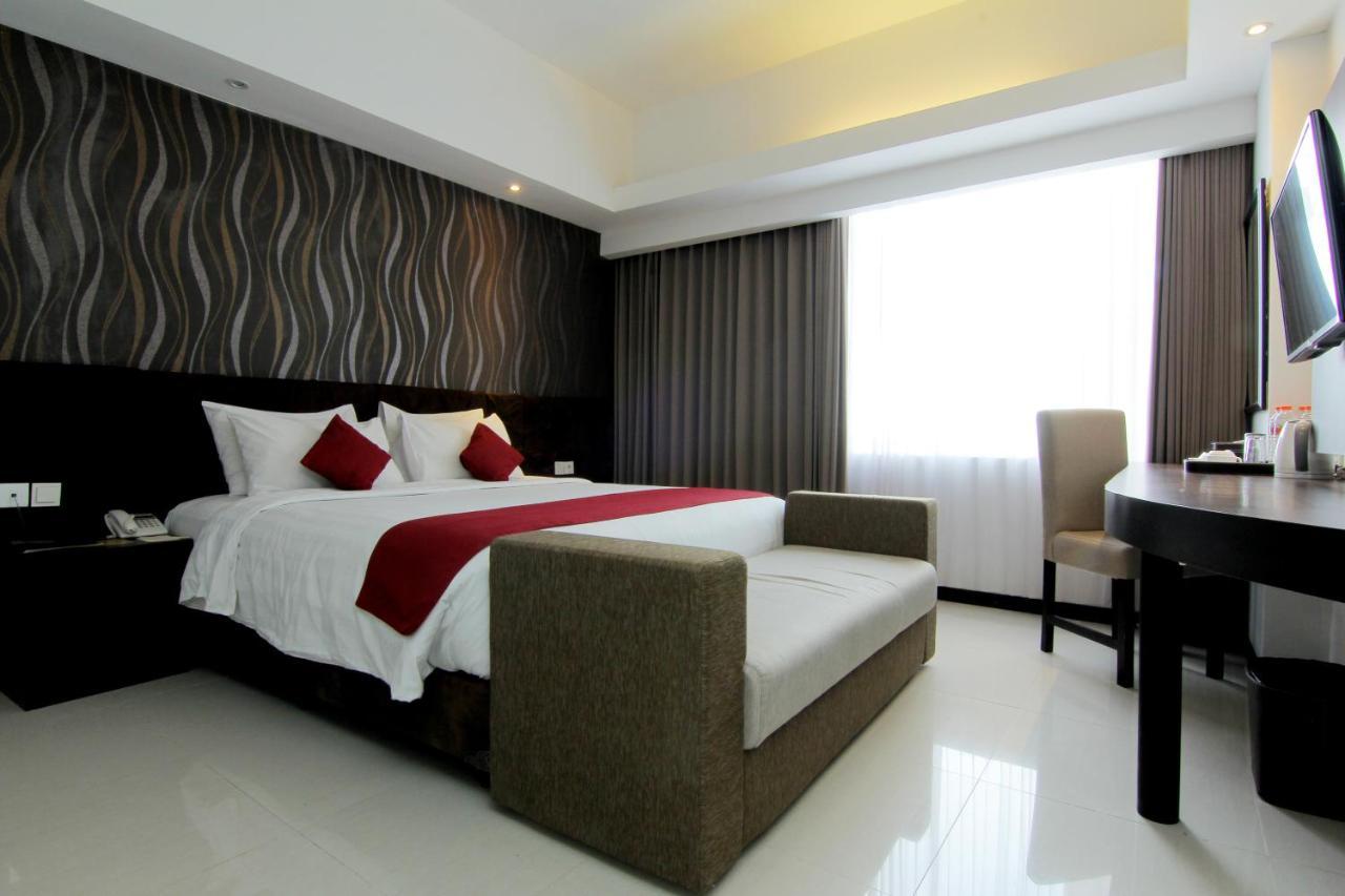 The Sun Hotel Madiun Exterior photo