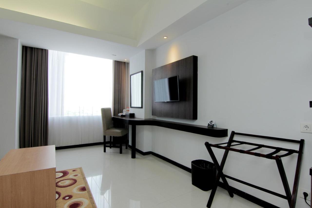 The Sun Hotel Madiun Exterior photo