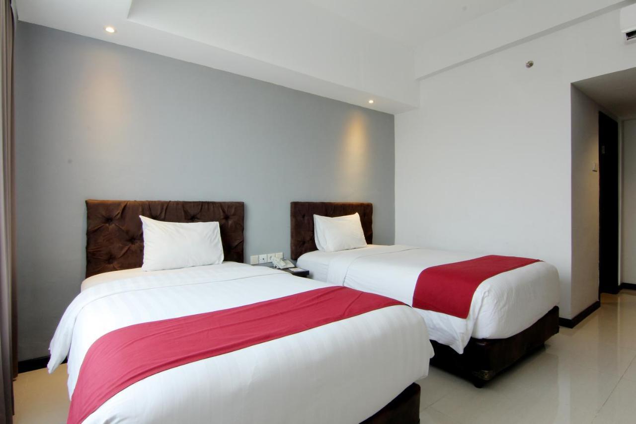 The Sun Hotel Madiun Exterior photo
