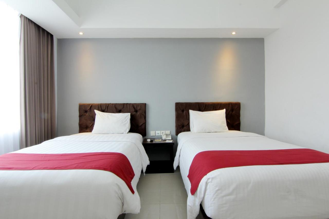 The Sun Hotel Madiun Exterior photo