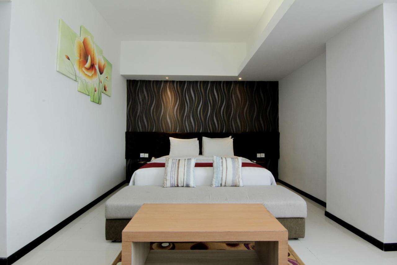 The Sun Hotel Madiun Exterior photo