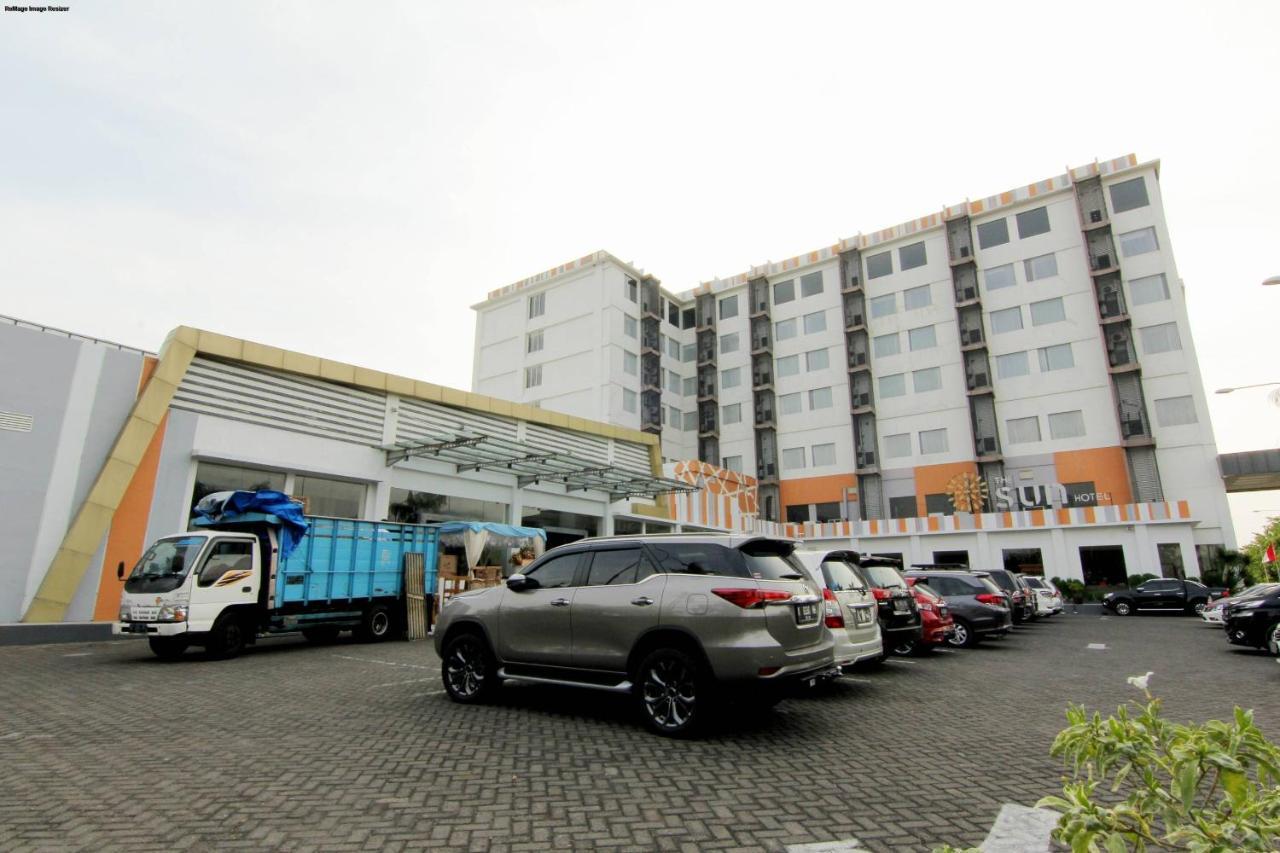 The Sun Hotel Madiun Exterior photo