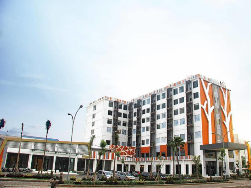 The Sun Hotel Madiun Exterior photo